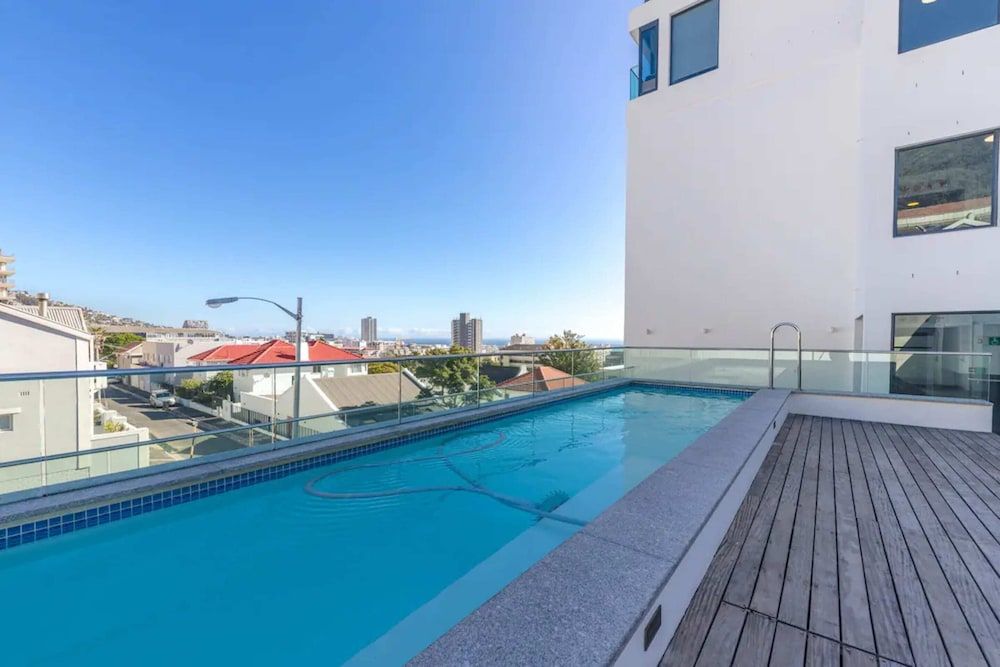 undefined Modern and Bright 1BD APT in Sunny Sea Point 8