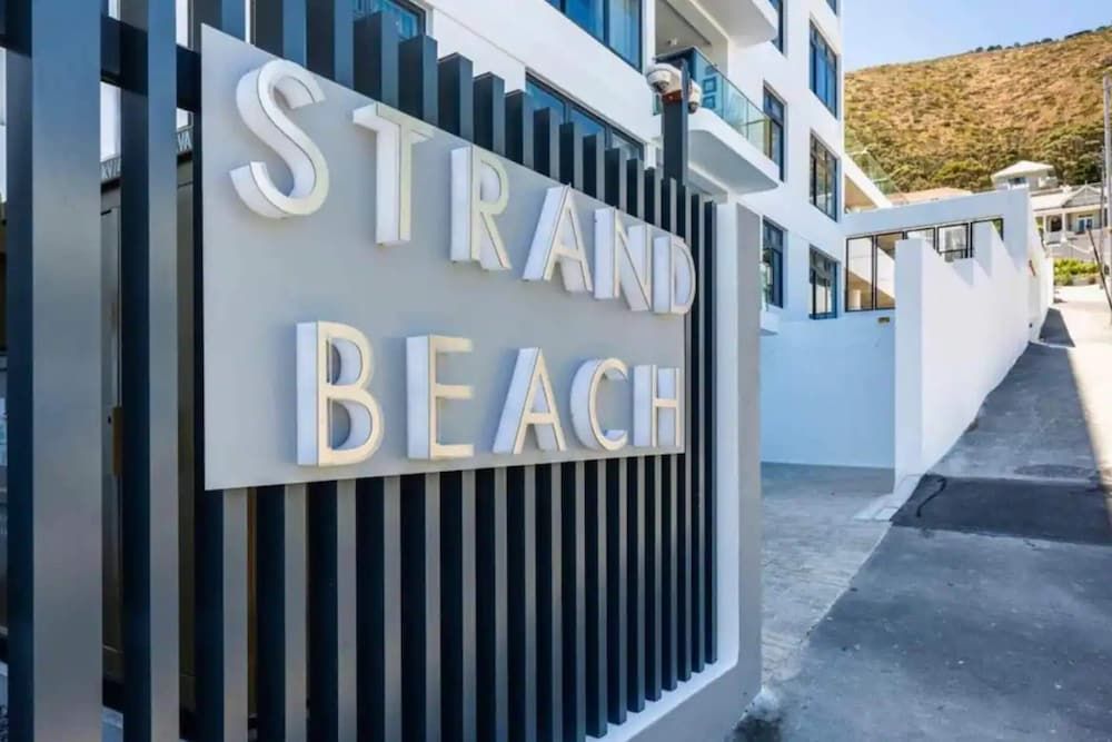 undefined Modern and Bright 1BD APT in Sunny Sea Point 4