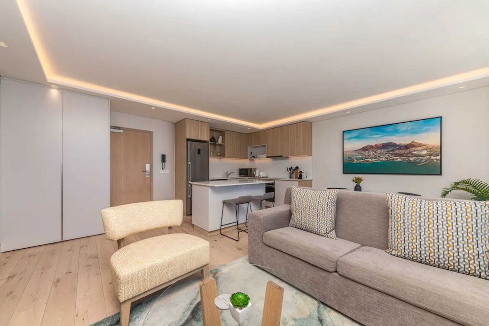 Modern and Bright 1BD APT in Sunny Sea Point Basic Apartment, 1 Queen Bed 10