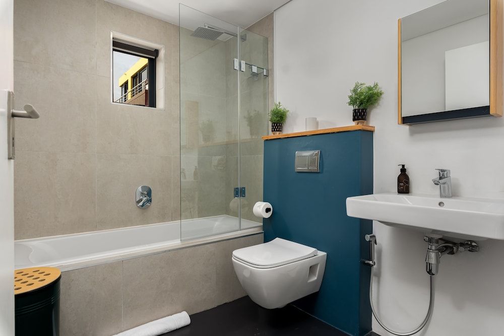 FortyOnL 810 Deluxe Apartment 17