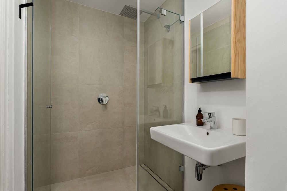 FortyOnL 810 Deluxe Apartment 18