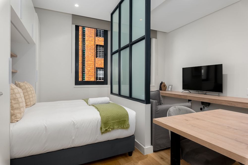 undefined The Carrington 401 4