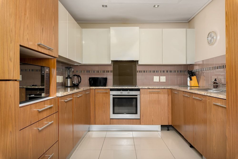 undefined Cape Royale 202 4