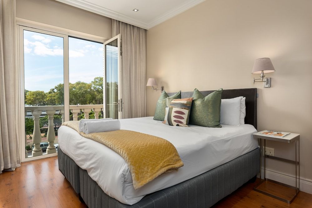 undefined Cape Royale 202 10