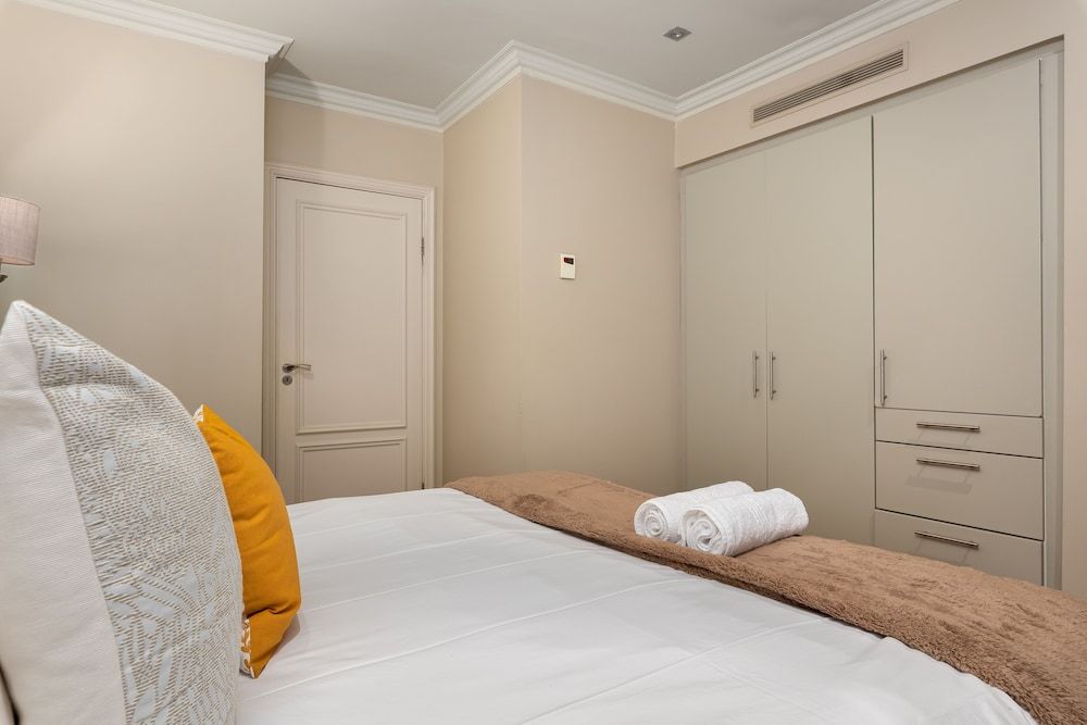 undefined Cape Royale 202 8