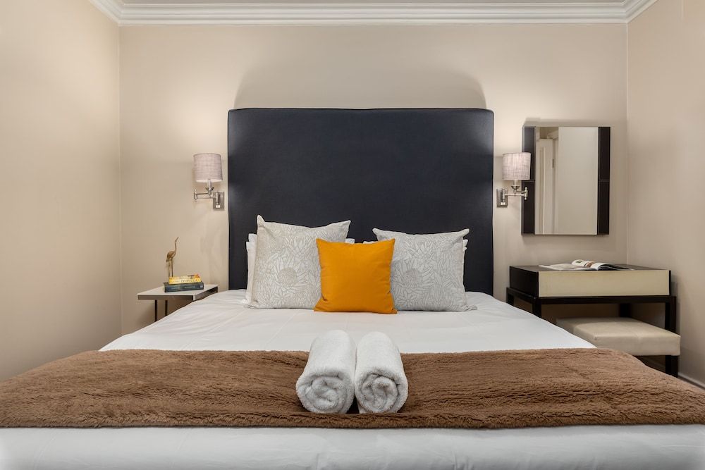 undefined Cape Royale 202 7