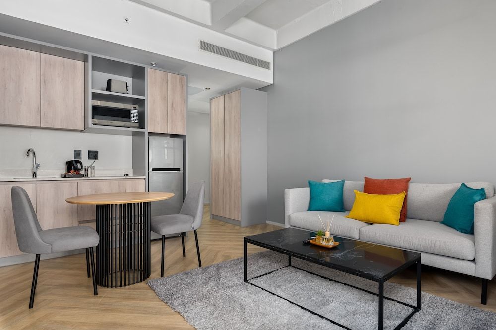 undefined One Thibault 1628 8