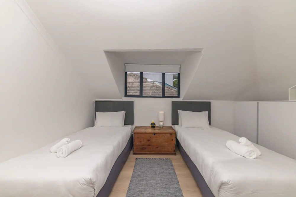 undefined Magnificent 4 BD Home in Gardens With a Pool 10