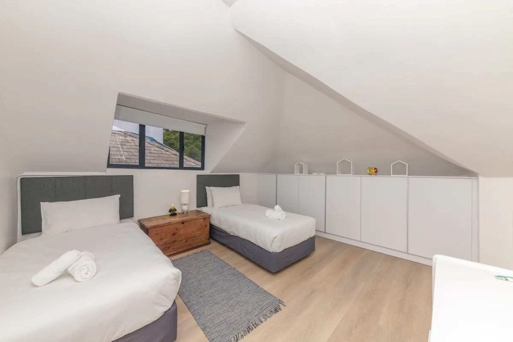 undefined Magnificent 4 BD Home in Gardens With a Pool 8