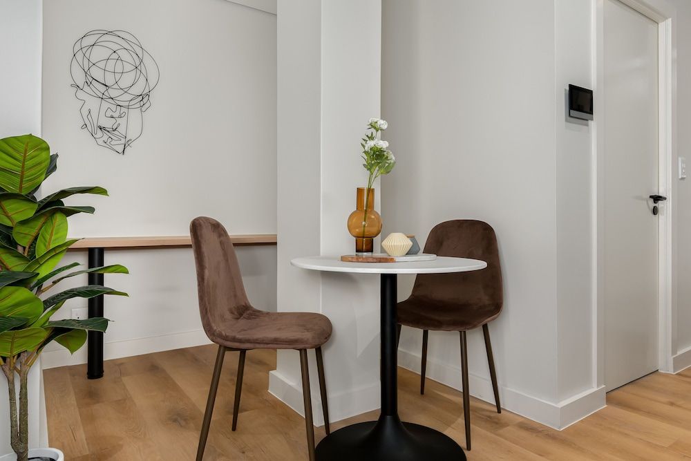 The Carrington Luxury Apartments Business Studio 8