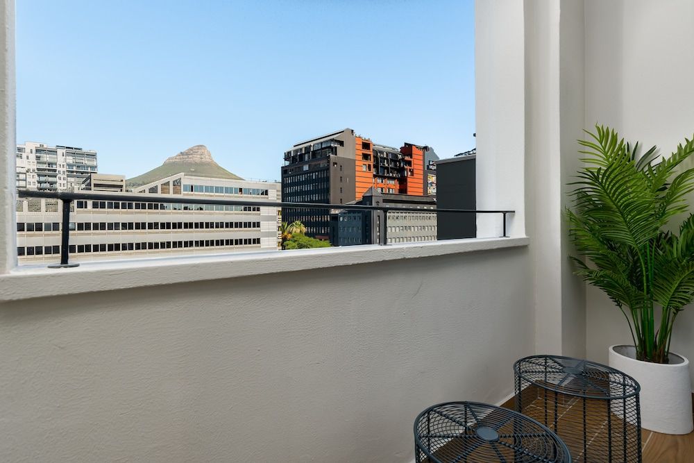 The Carrington Luxury Apartments Business Studio 5