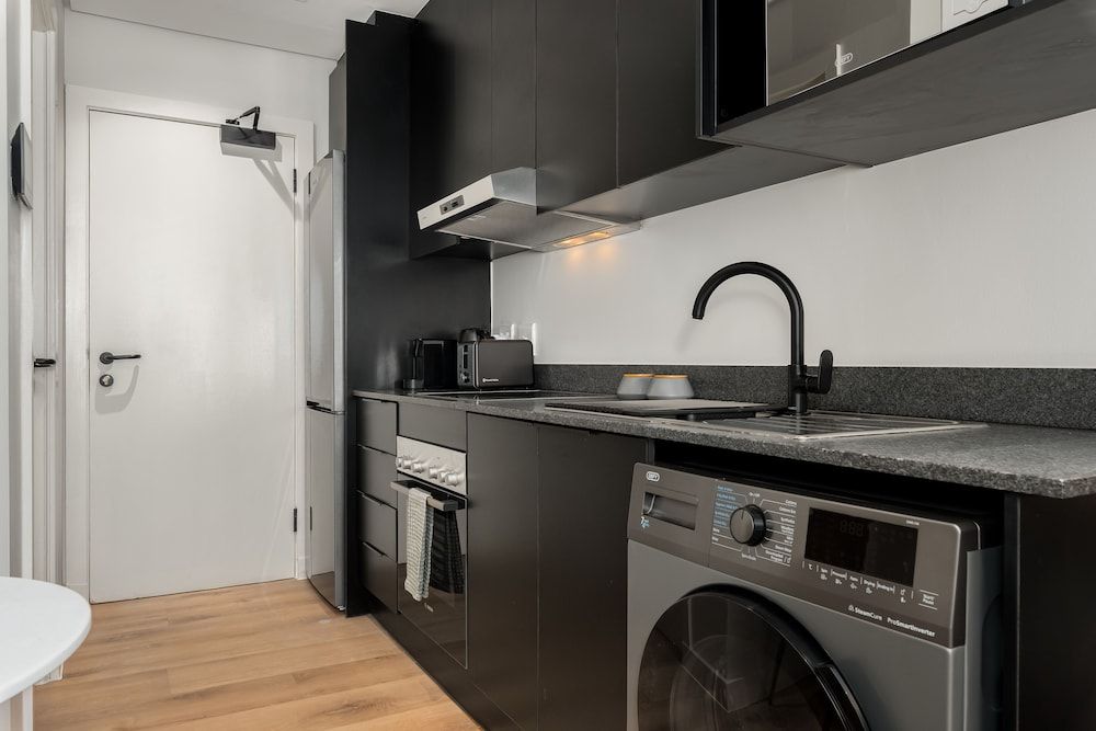 The Carrington Luxury Apartments Business Studio 6