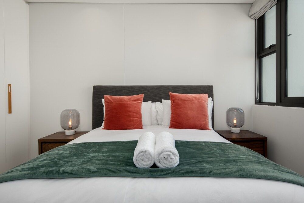 undefined Cosmopolitan 801 5