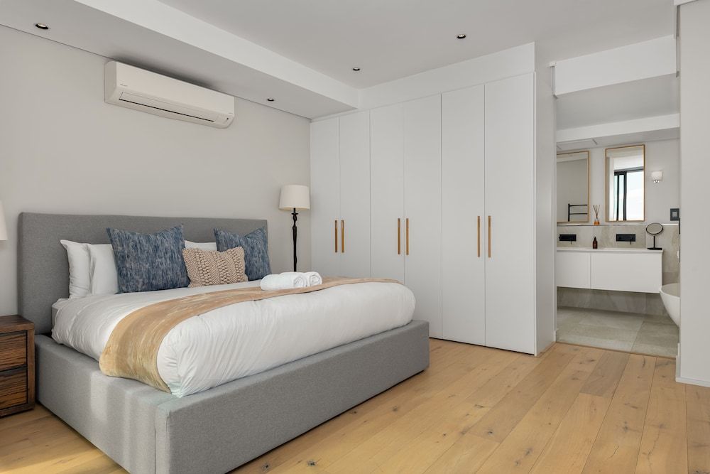 undefined Cosmopolitan 801 8