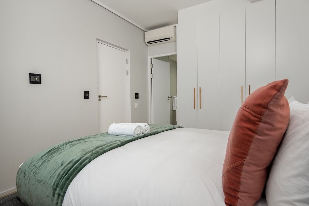 undefined Cosmopolitan 801 6