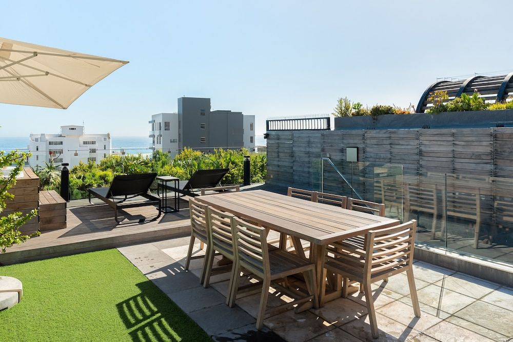 undefined Cosmopolitan 801 3