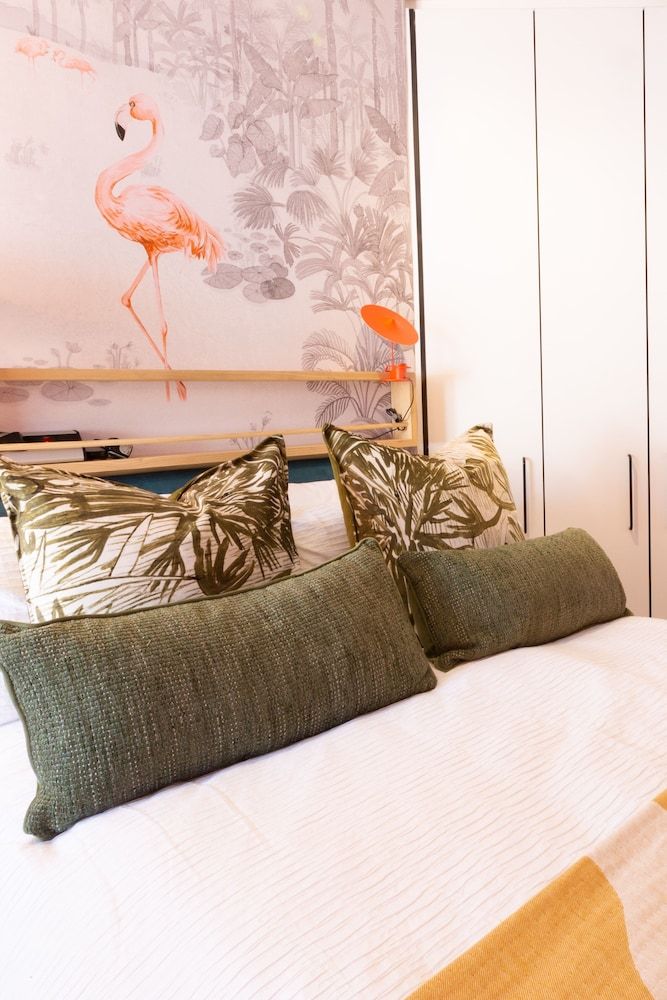 undefined The Flamingo 604 8