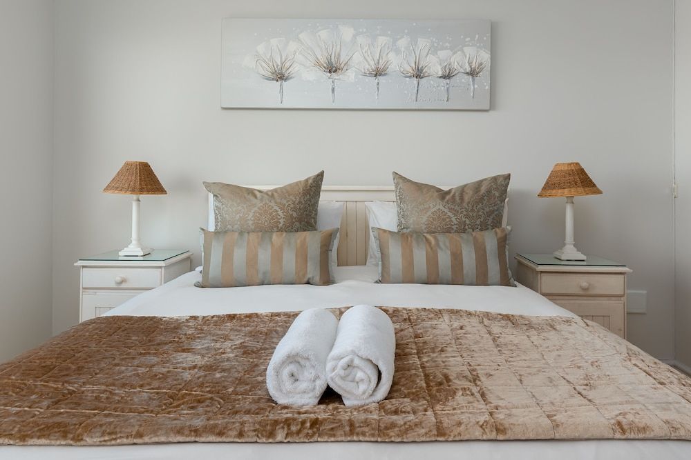 Waves Edge T12 Exclusive Apartment 5