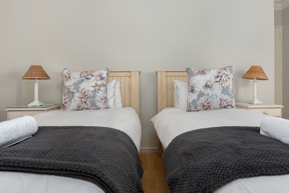 Waves Edge T12 Exclusive Apartment 6