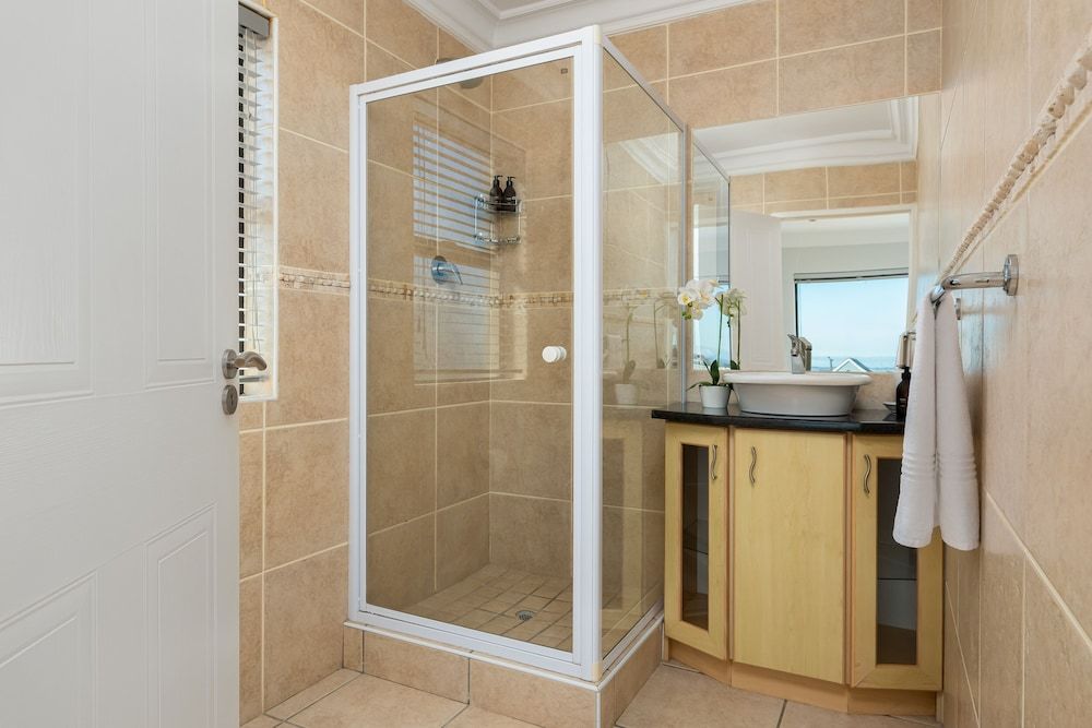 Waves Edge T12 Exclusive Apartment 12