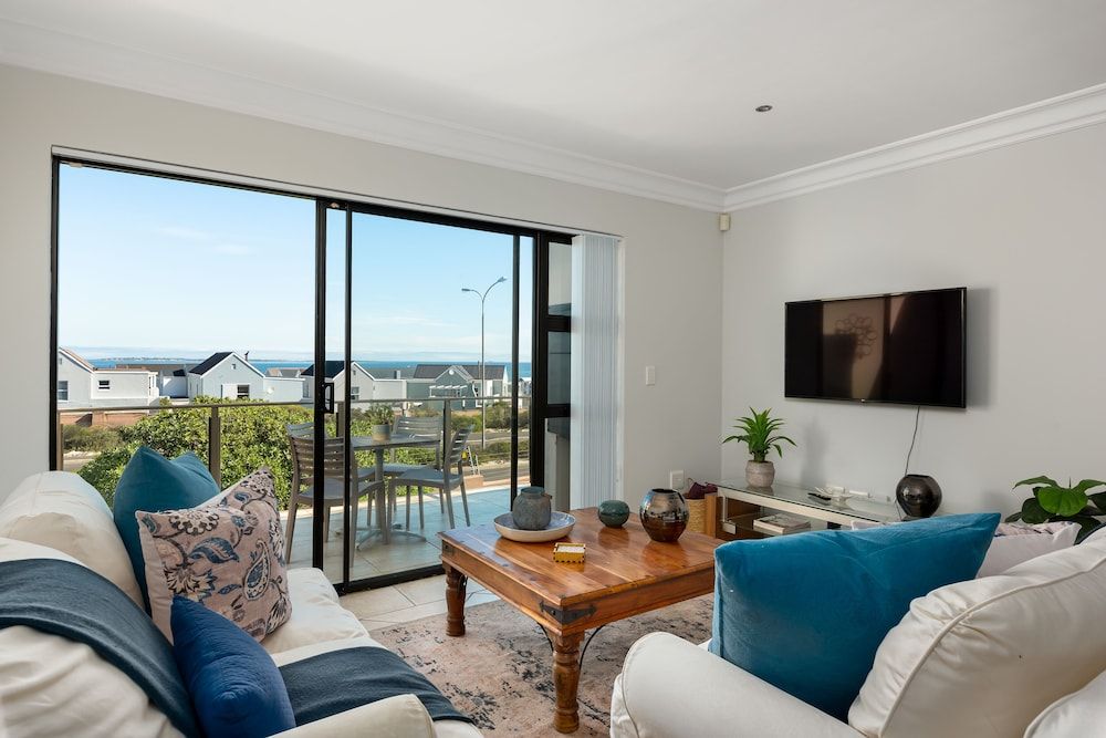 Waves Edge T12 Exclusive Apartment 14