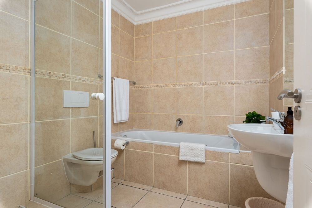 Waves Edge T12 Exclusive Apartment 13