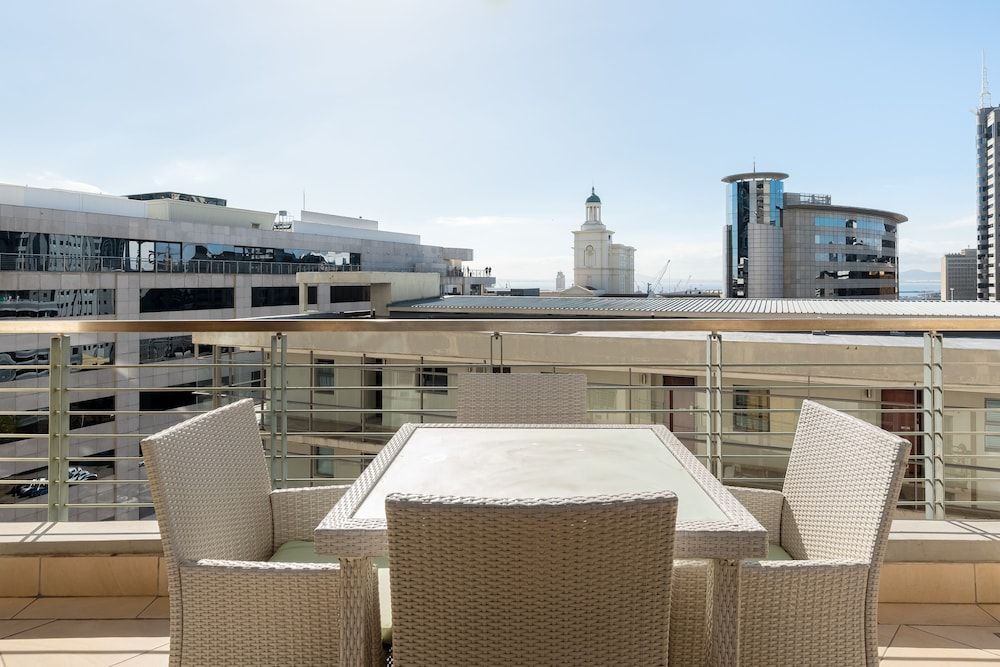 Icon 1010 Exclusive Apartment 14