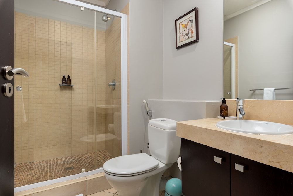 Icon 1010 Exclusive Apartment 16