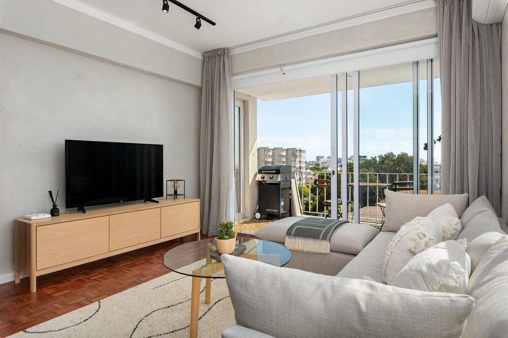 Doric Court 605 Grand Apartment 13