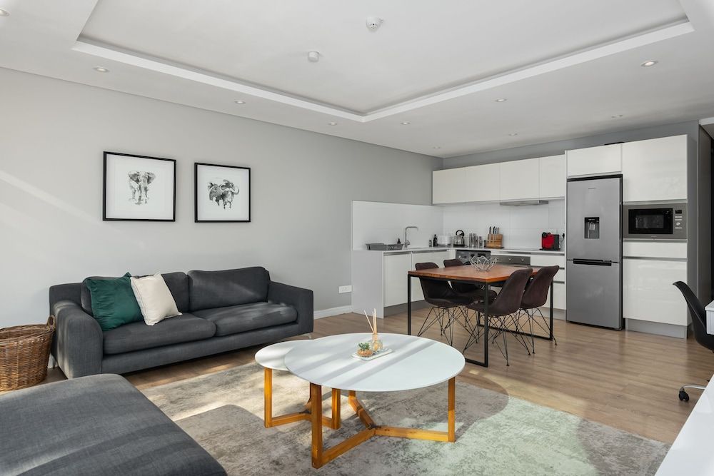 The Warwick 206 Classic Apartment 12