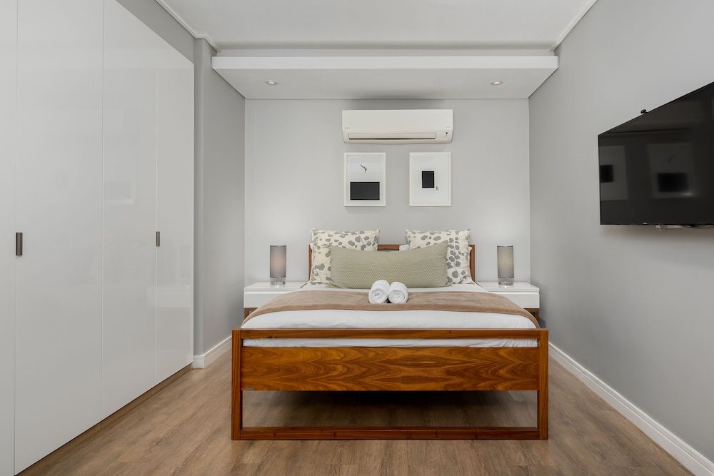 undefined The Warwick 206 3