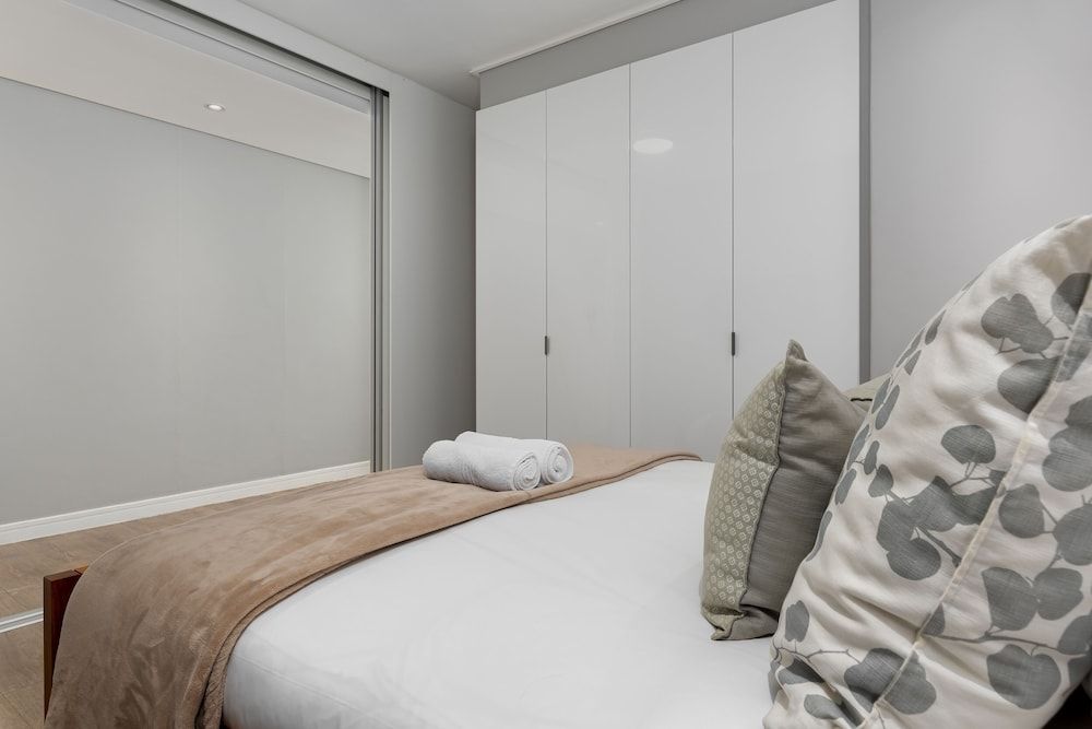 undefined The Warwick 206 5