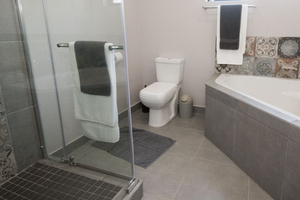 Hillside Guesthouse Room, Sea Facing 5