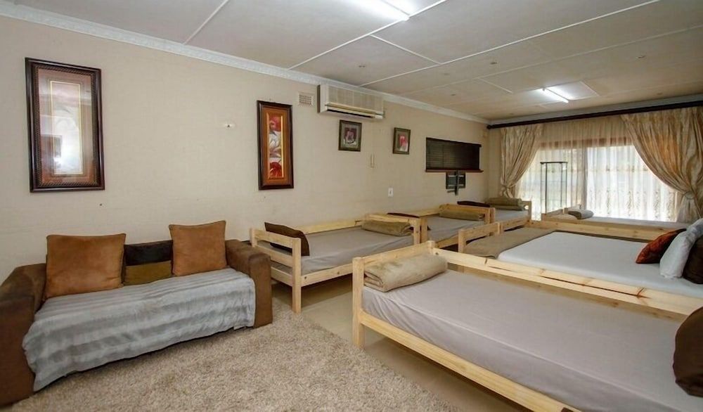 Room (Large Single Sleeper Unit)