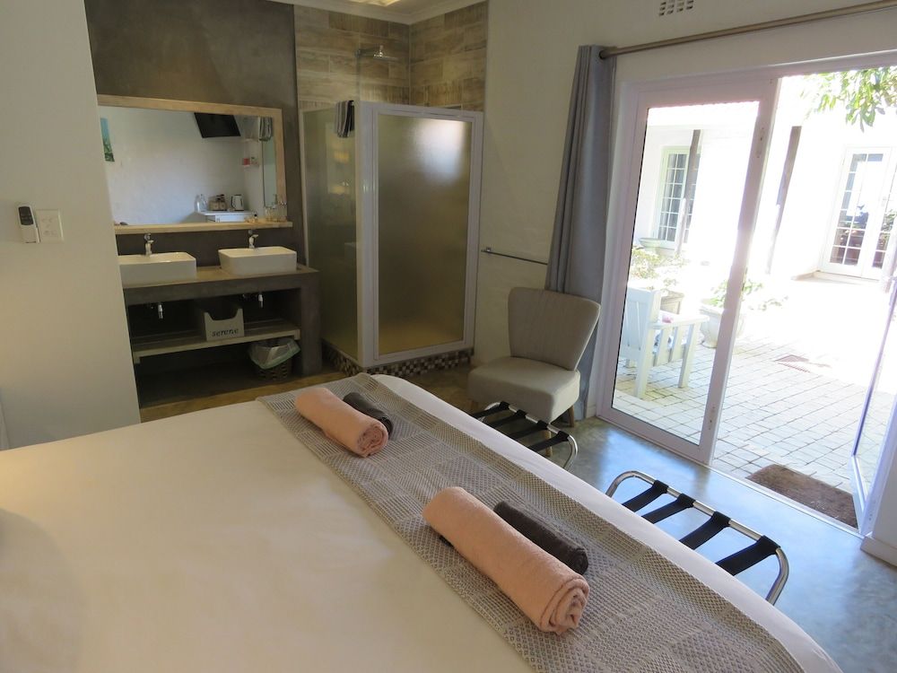 Bare Feet Retreat Serenity Room 4