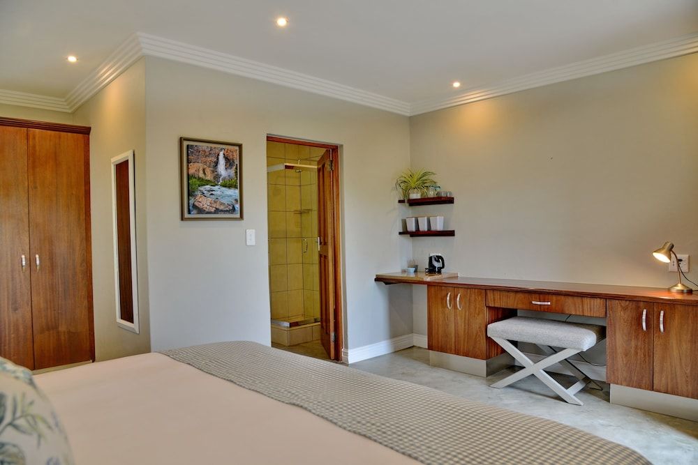 Thanda Manzi Country Hotel Standard Double or Twin Room 2
