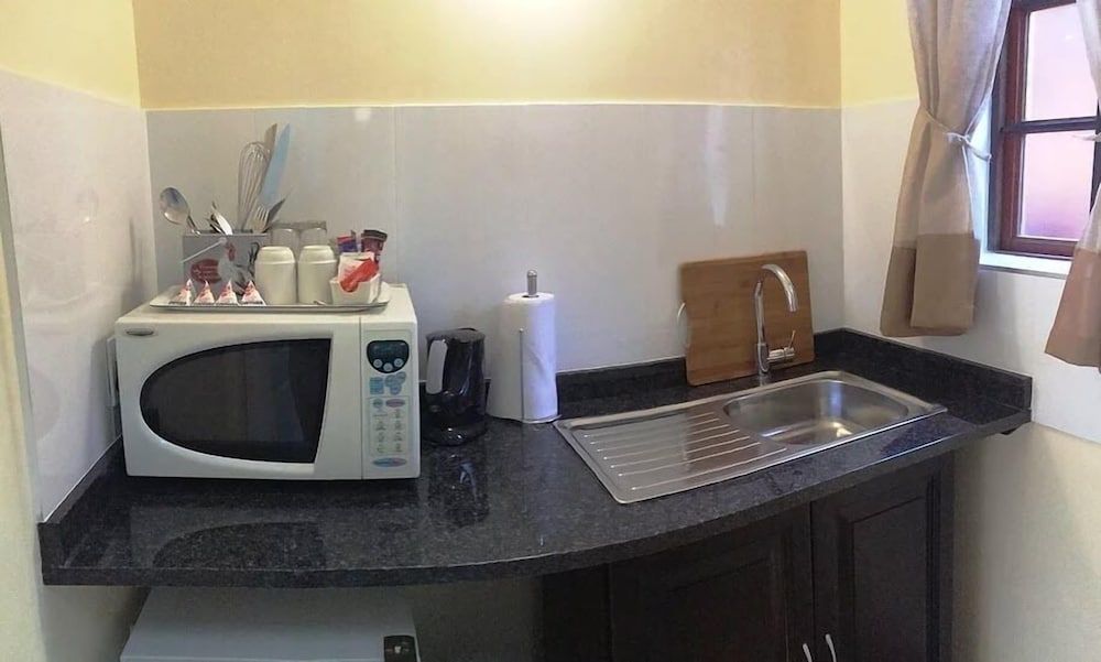 Clubview Guest House Self-Catering Standard Double room (4) 4