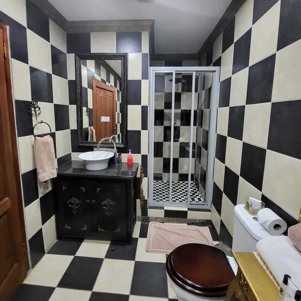 Excalibur Boutique Hotel Royal Suite (with Bath & Shower)