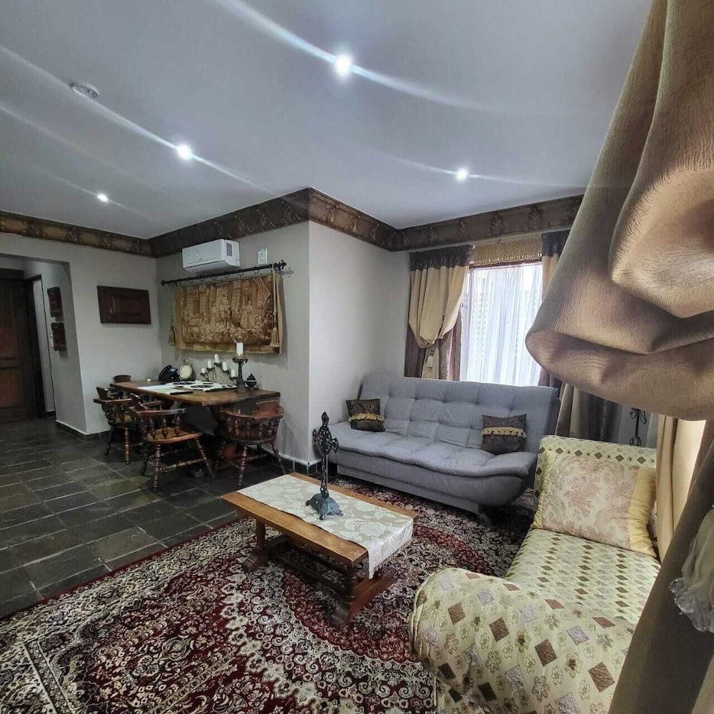 Excalibur Boutique Hotel Royal Suite (with Bath & Shower) 3