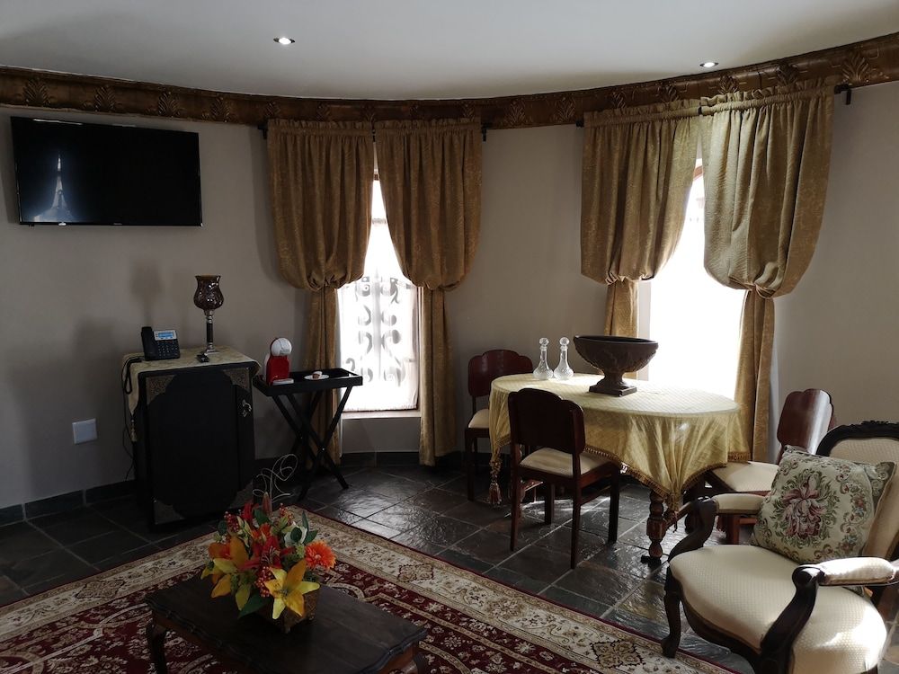 Excalibur Boutique Hotel Suite, 1 Queen Bed 8