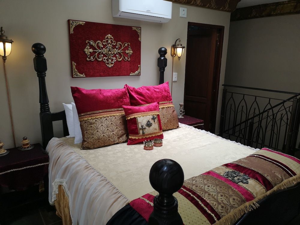 Excalibur Boutique Hotel Suite, 1 King Bed