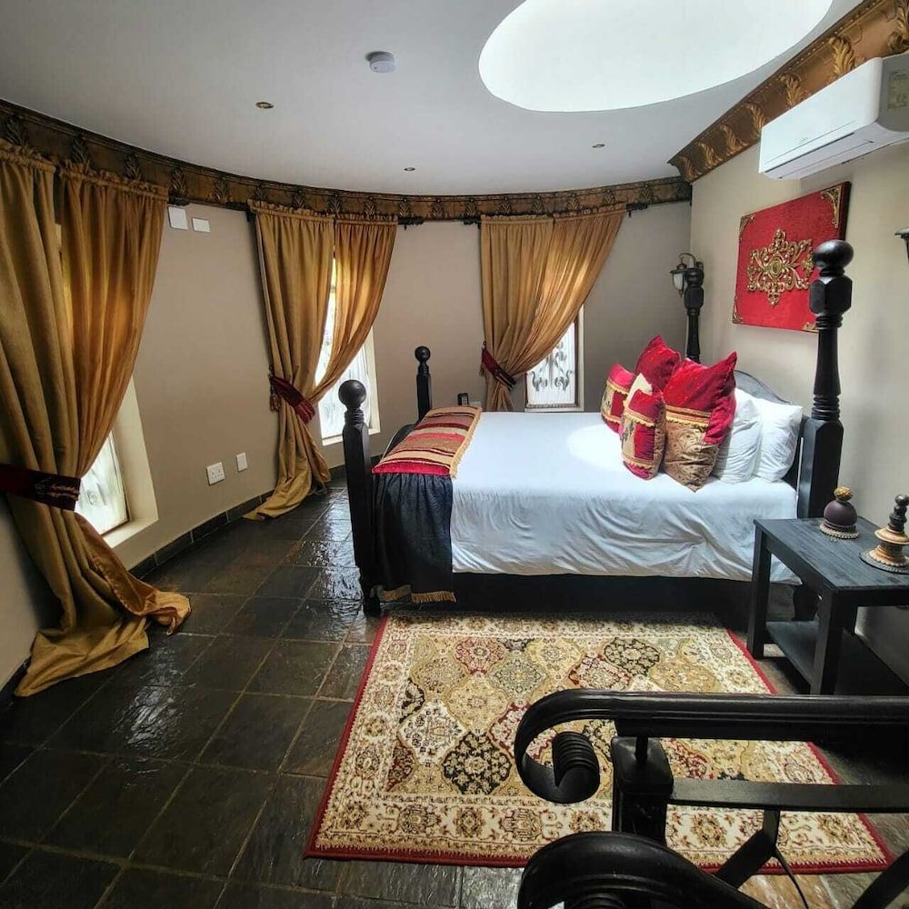 Excalibur Boutique Hotel Suite, 1 King Bed 3