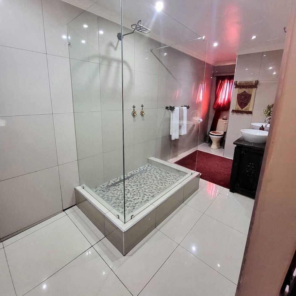 Royal Suite, Private Bathroom