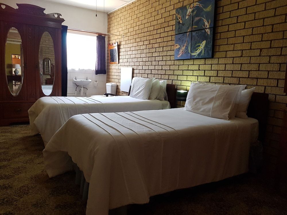 Mountain View Country Estate Classic Twin Room 4