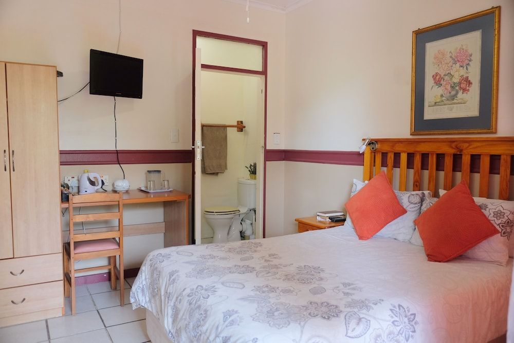 Basic Double Room, 1 Bedroom, Non Smoking, Partial Ocean View