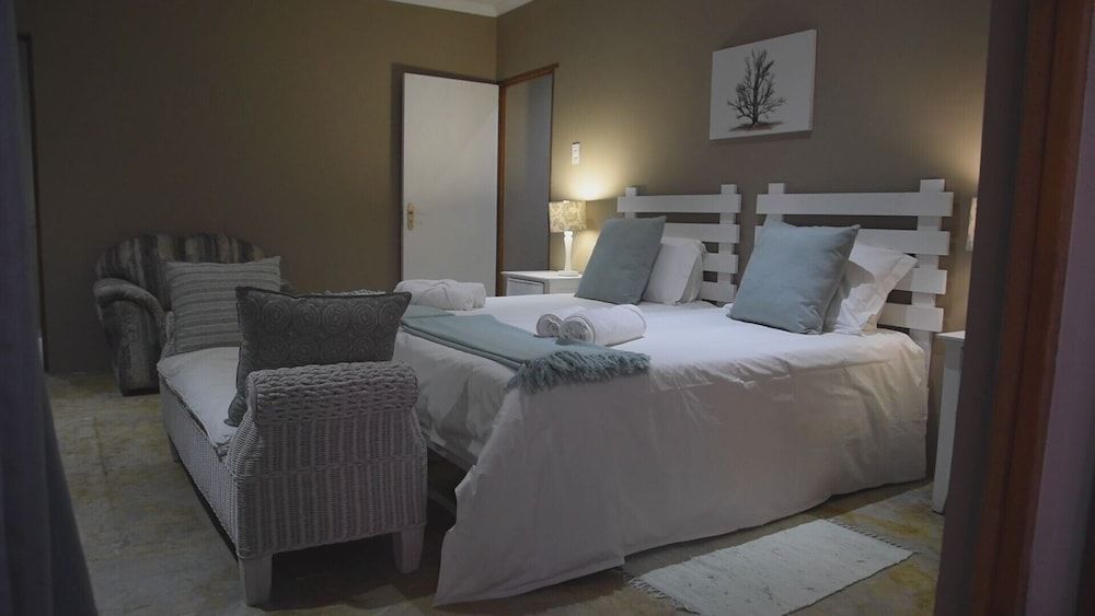 Zwartberg View Mountain Lodge Luxury Double Room 2