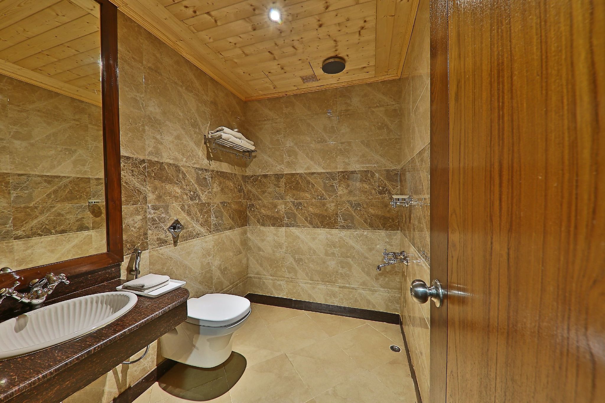 Manali Heights Garden View Room with Heater 6