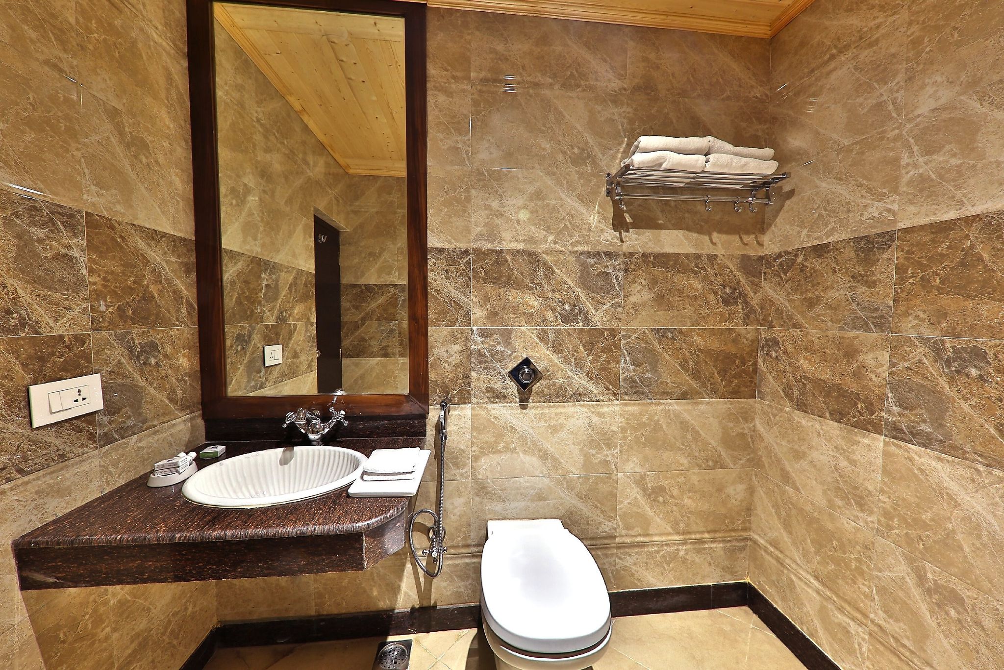 Manali Heights Garden View Room with Heater 7