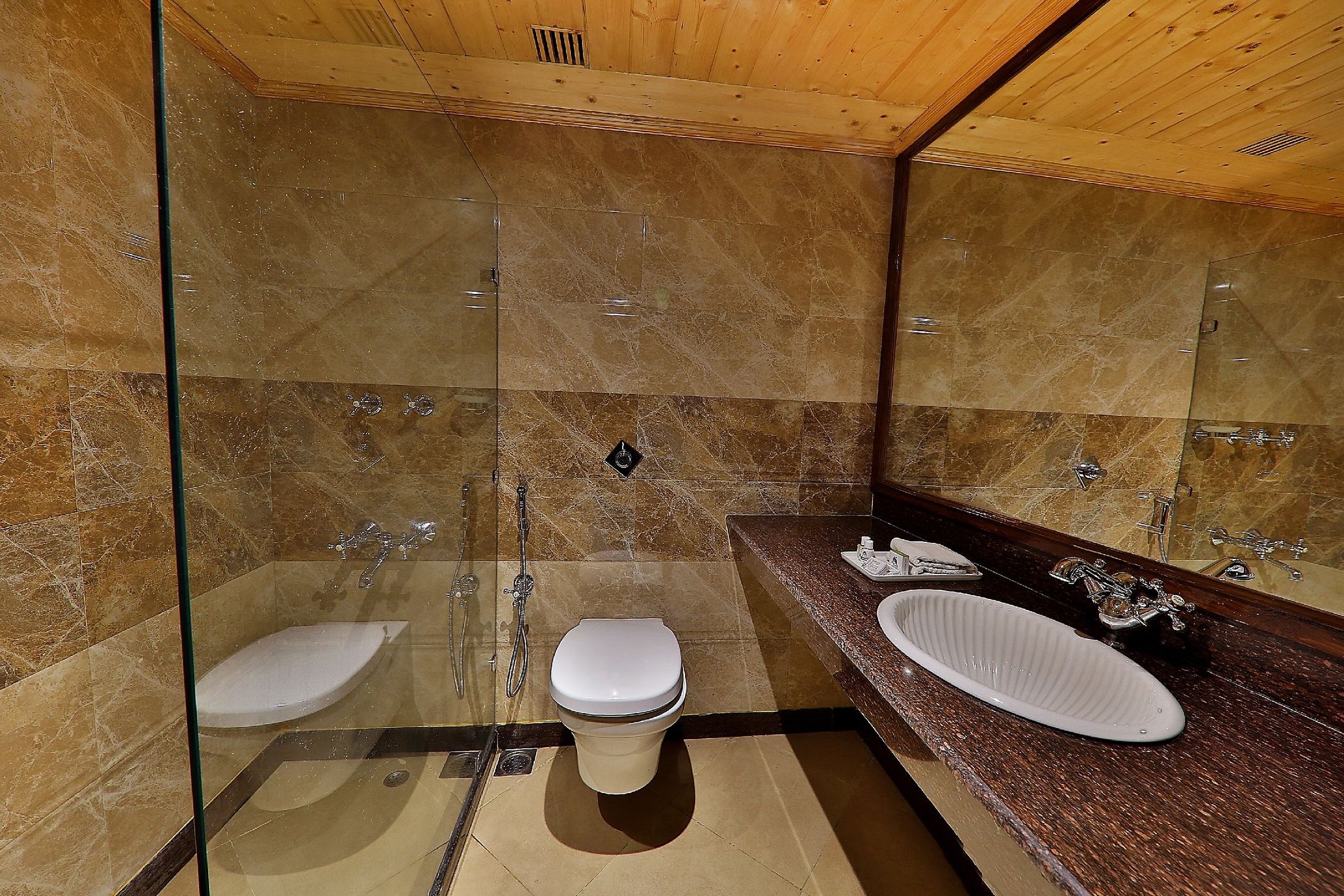 Manali Heights Garden View Room with Heater 8