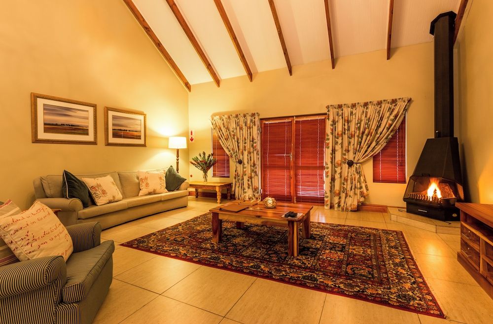 Orange Grove Deluxe Chalet, 2 Bedrooms, Fireplace, Mountain View 8
